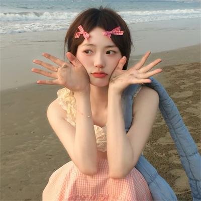 穿条纹衣的男孩